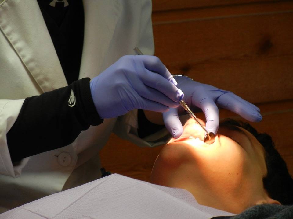 Lo studio sulla parodontite: ecco cosa i fattori a rischio