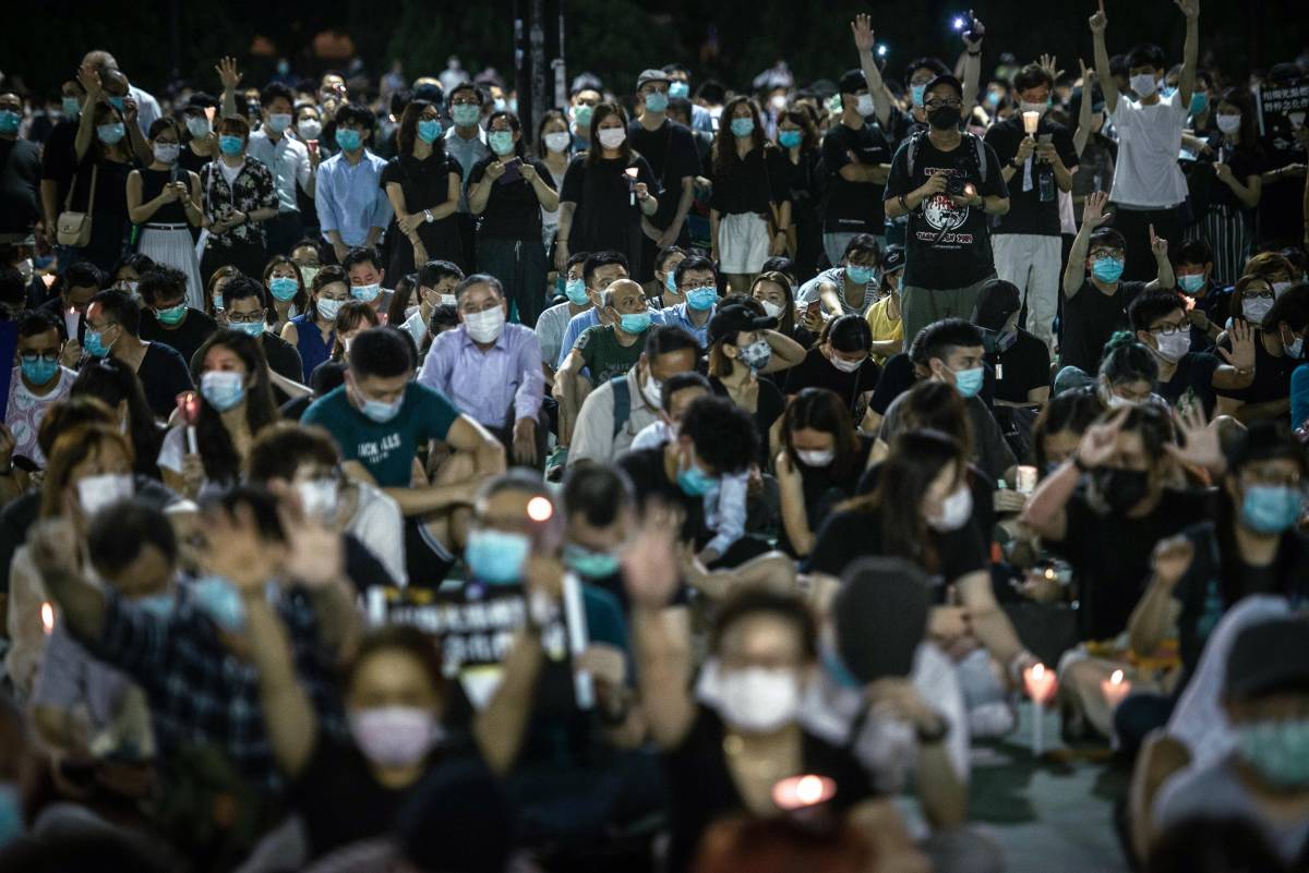 "Date rifugio agli attivisti di Hong Kong", "Non ci faremo intimidire": tensione fra Cina e Uk