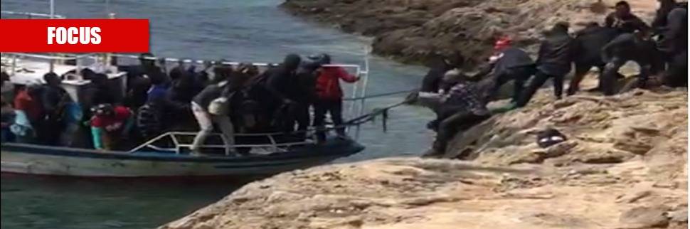 Sbarchi di clandestini e rivolte: Lampedusa specchio dell'Italia