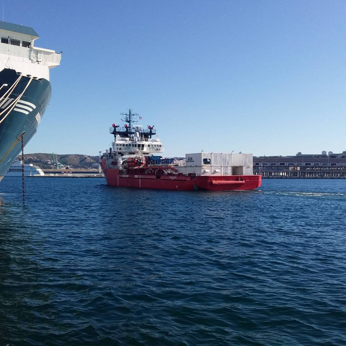 La Ocean Viking torna in mare e adesso fa rotta verso la Libia