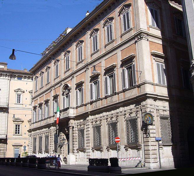 Palazzo Grazioli addio: Berlusconi si sposta nella villa sull'Appia