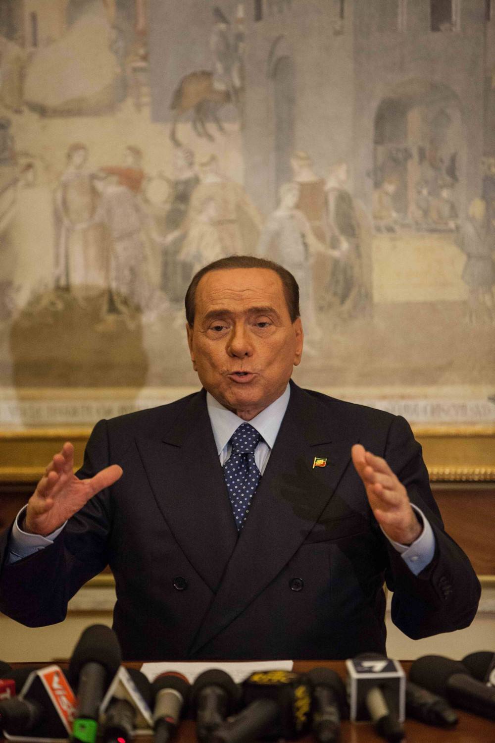 L'affondo di Berlusconi: "Conte si dimetta a prescindere dal voto"