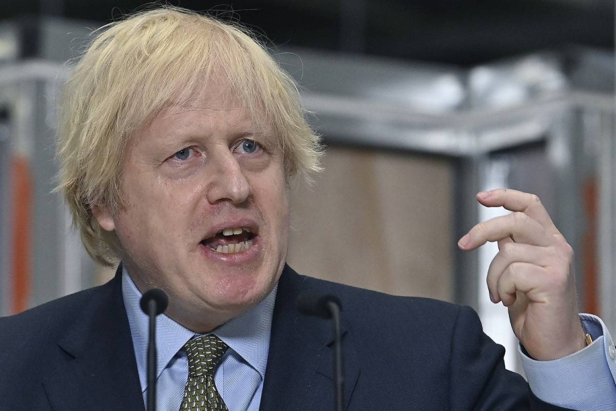 "Ospizi, regole violate". Boris fa infuriare tutti  (e poi non chiede scusa)