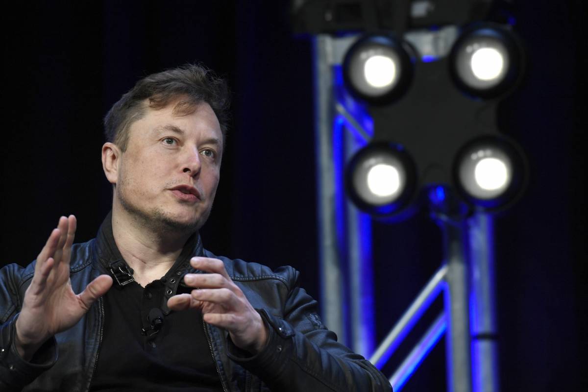 Musk lancia il suo robot per sostituire gli uomini