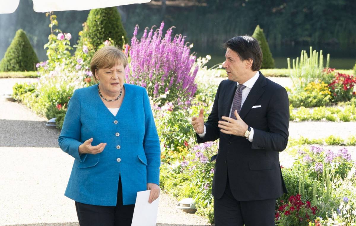 Pacca sulle spalle della Merkel a Conte. Ma sul Recovery Fund l'intesa è lontana