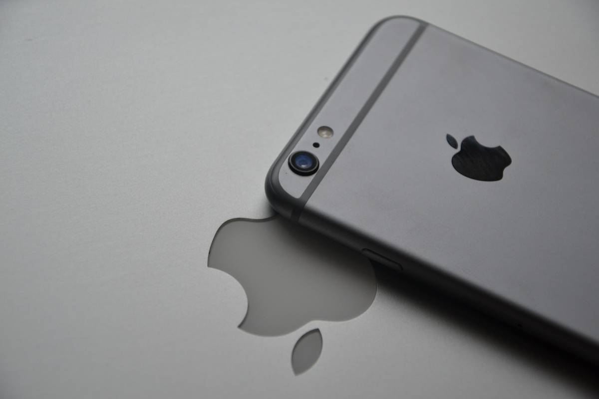 "Basta caricabatterie e cuffiette": pure Apple si dà al "gretismo"?