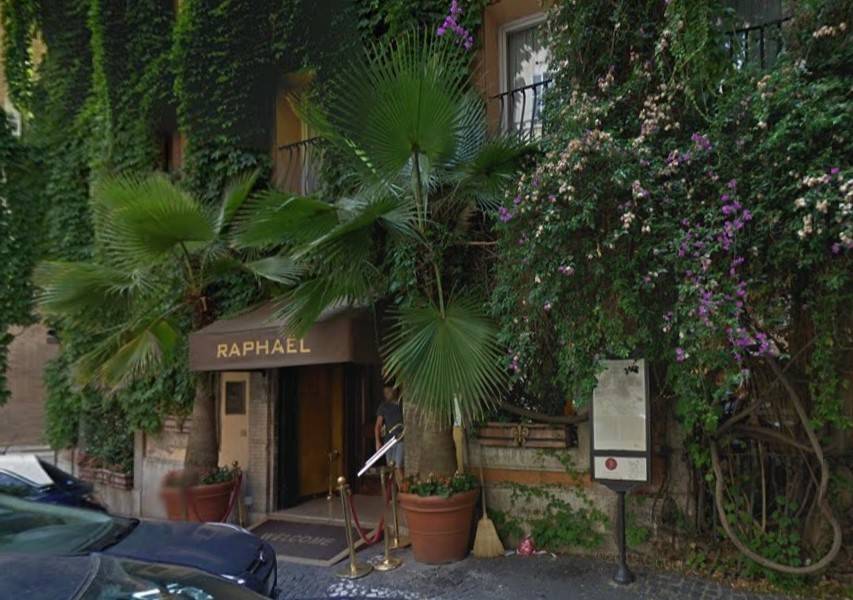Effetti del Coronavirus: anche il celebre Hotel Raphaël resta chiuso