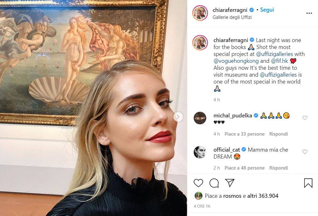 Quante critiche se l'influencer visita un museo