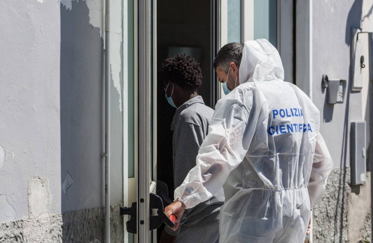 Fughe di migranti contagiati. Cresce la paura in tutta Italia