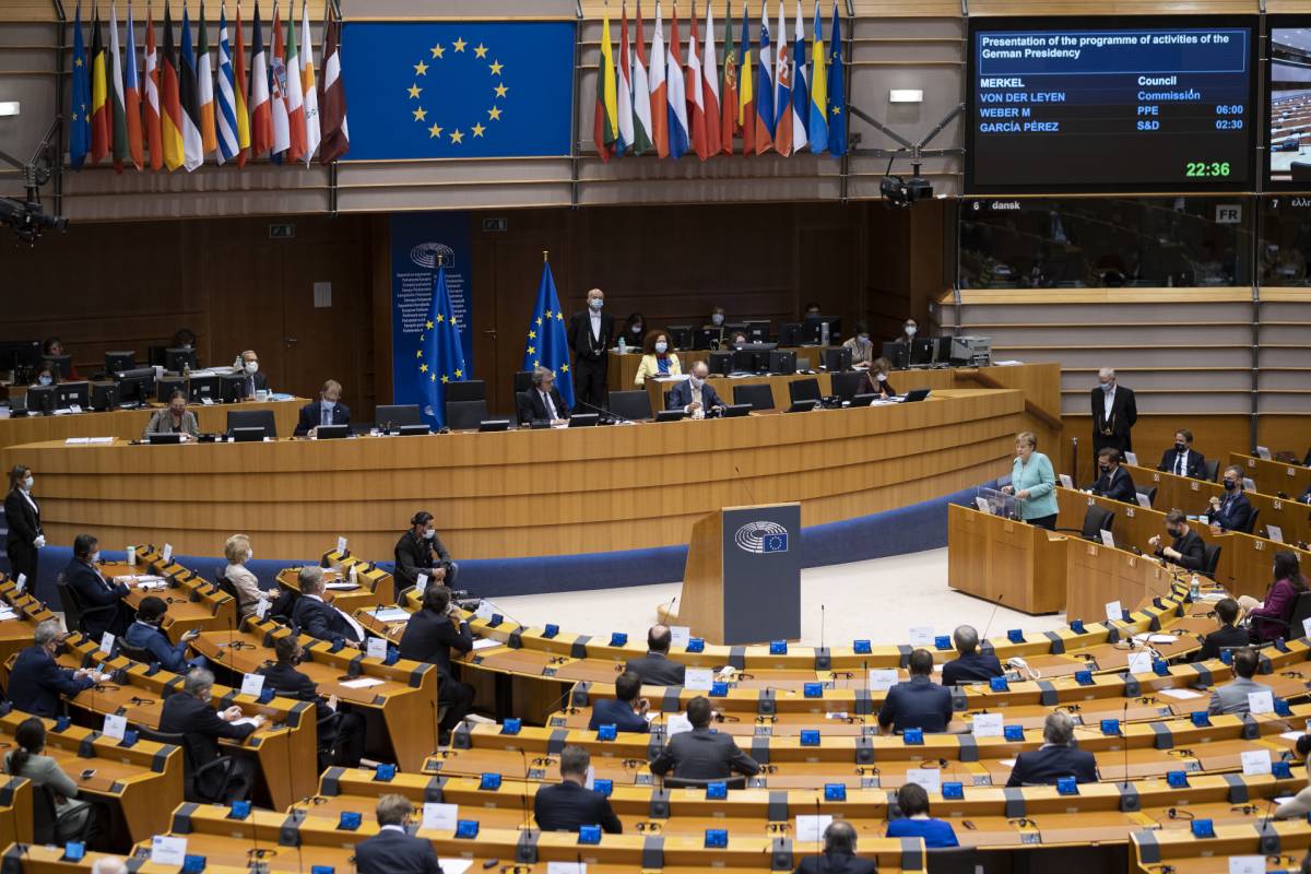 Adesso è caos sul Recovery: Parlamento Ue blocca i fondi