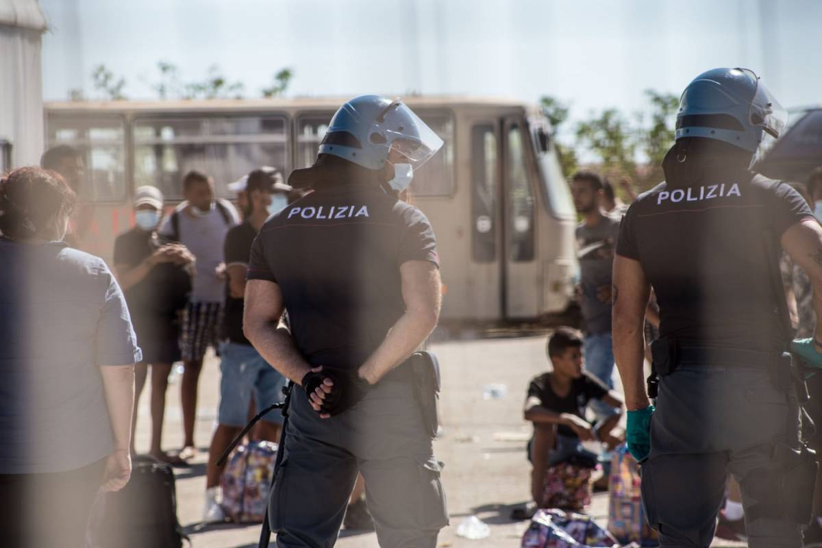 20 migranti positivi a Matera. "Alcuni scappati dal centro d'accoglienza"