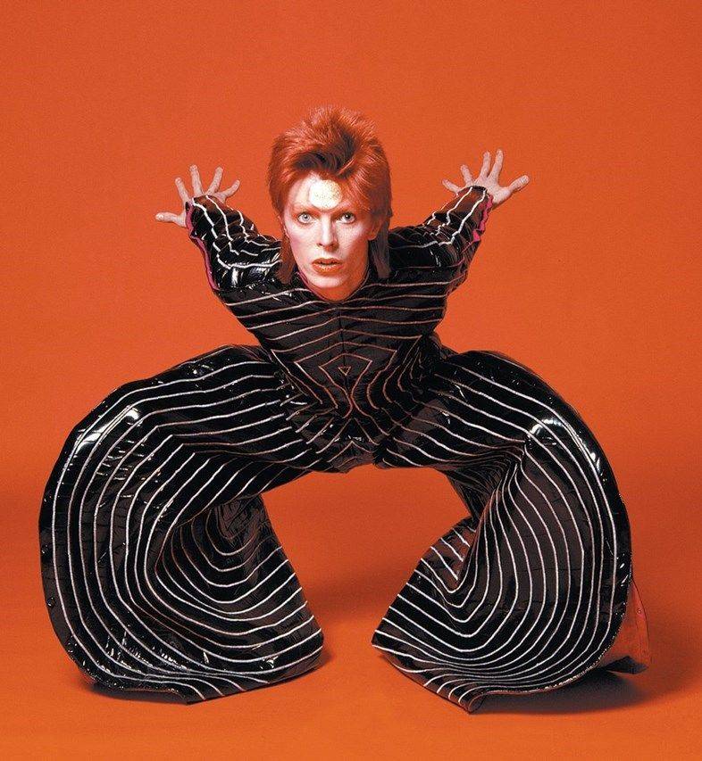 Tutte le magie di Bowie canzone per canzone. La (vera) storia di Ziggy