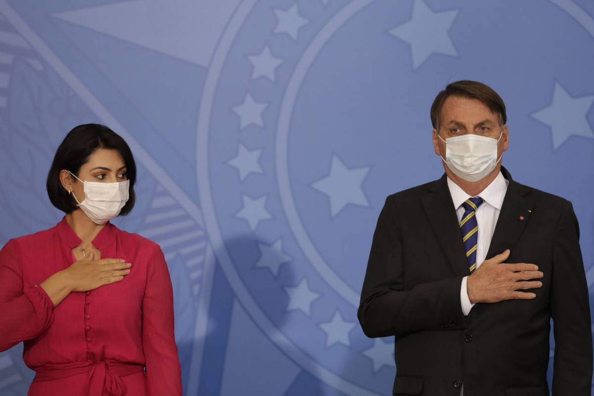Bolsonaro choc: "Sono sotto antibiotici, ho la muffa nei polmoni"