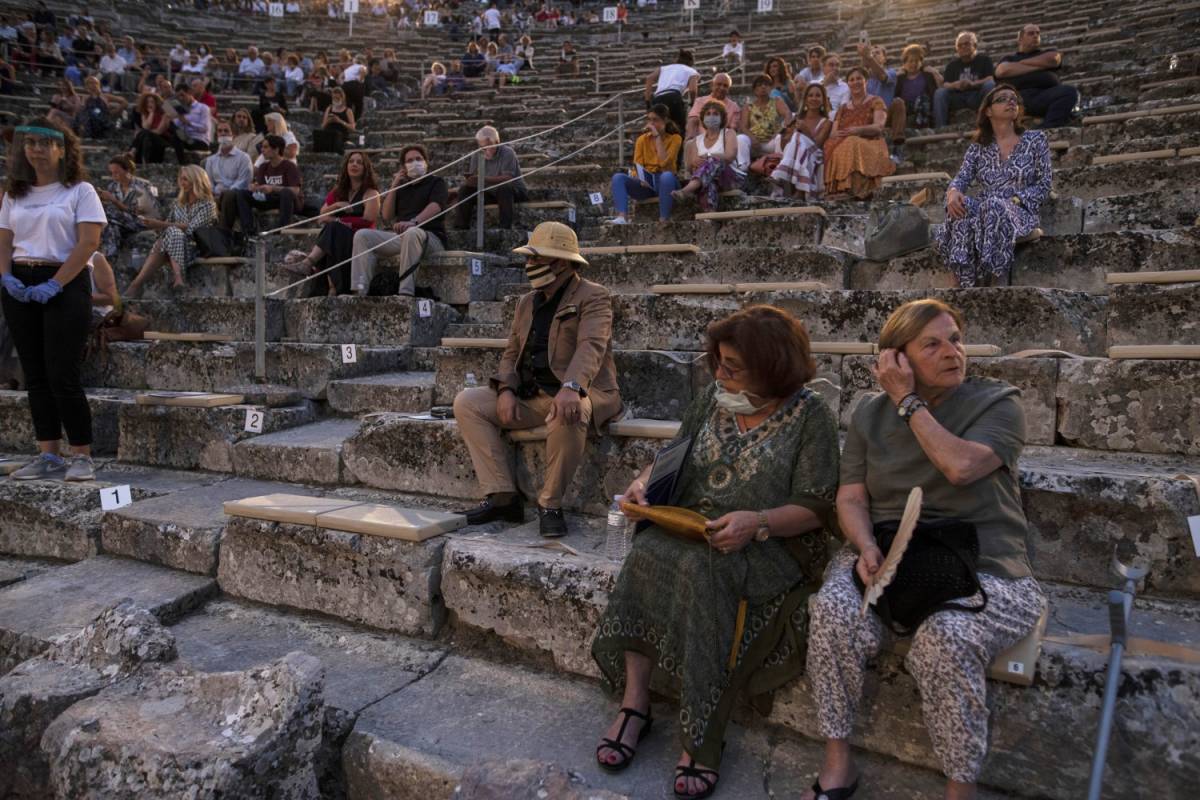 La Grecia non è più isola felice. Il turismo fa esplodere il Covid
