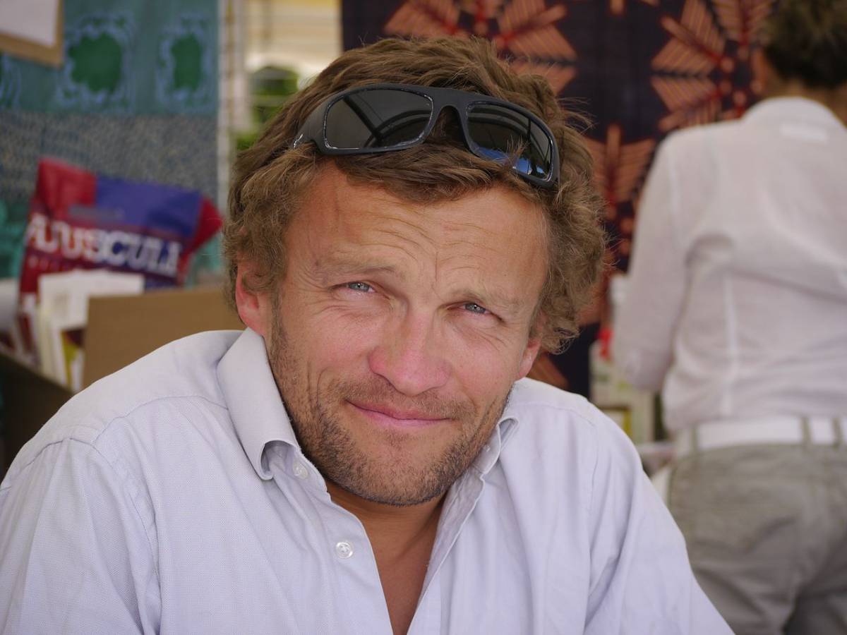 https://img.ilgcdn.com/sites/default/files/styles/xl/public/foto/2020/08/07/1596778859-1280px-sylvain-tesson-en-2011-p1160238.jpg?_=1596778859
