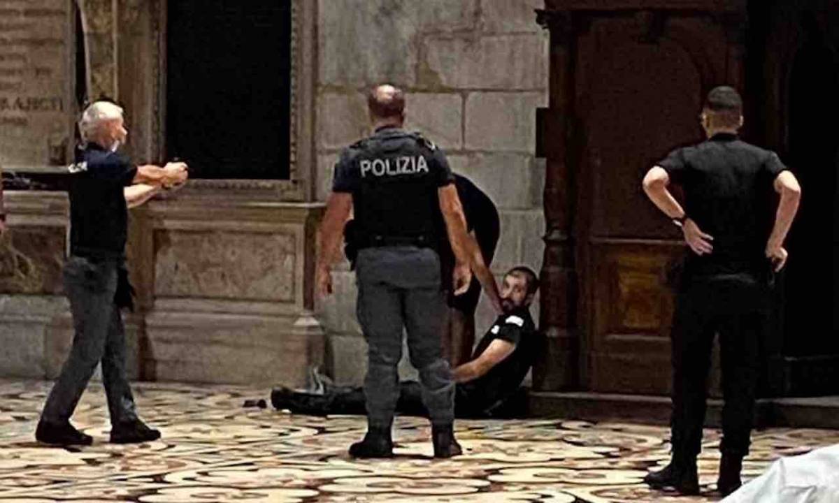 Terrore nel Duomo di Milano: armato sequestra un vigilante