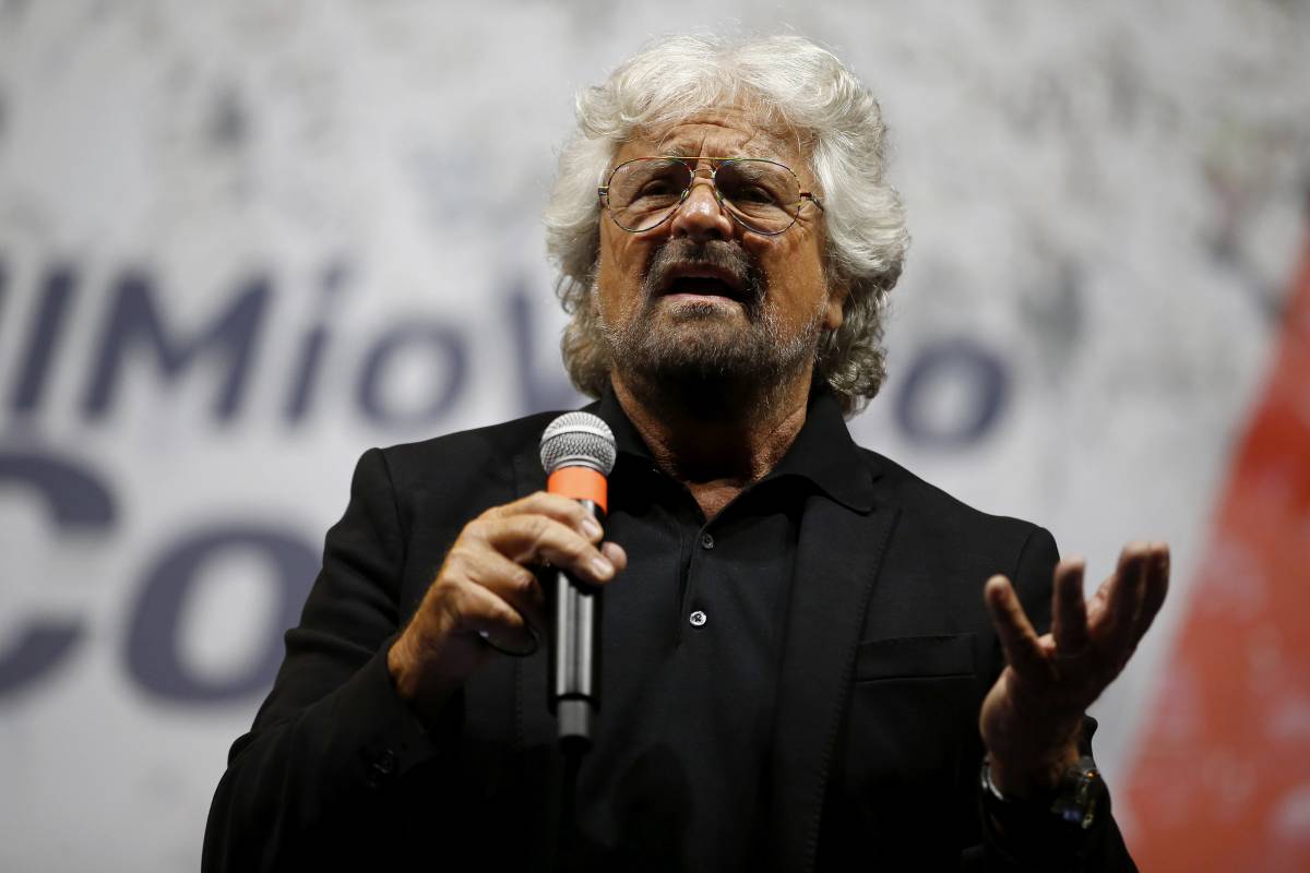 Beppe Grillo insiste: "Serve un reddito universale"