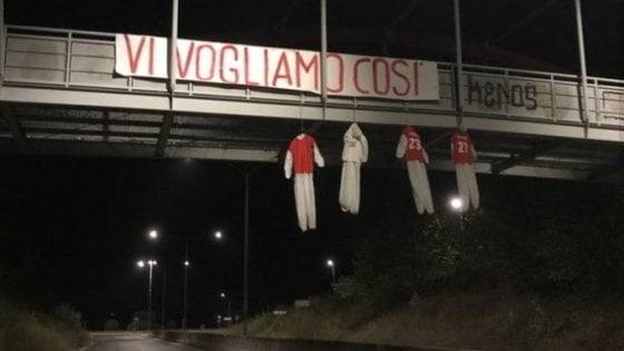 Manichini impiccati per le strade: a Perugia adesso scoppia il caos