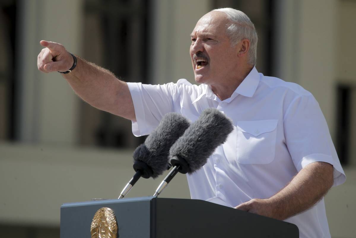 Il mondo con i bielorussi Putin con Lukashenko