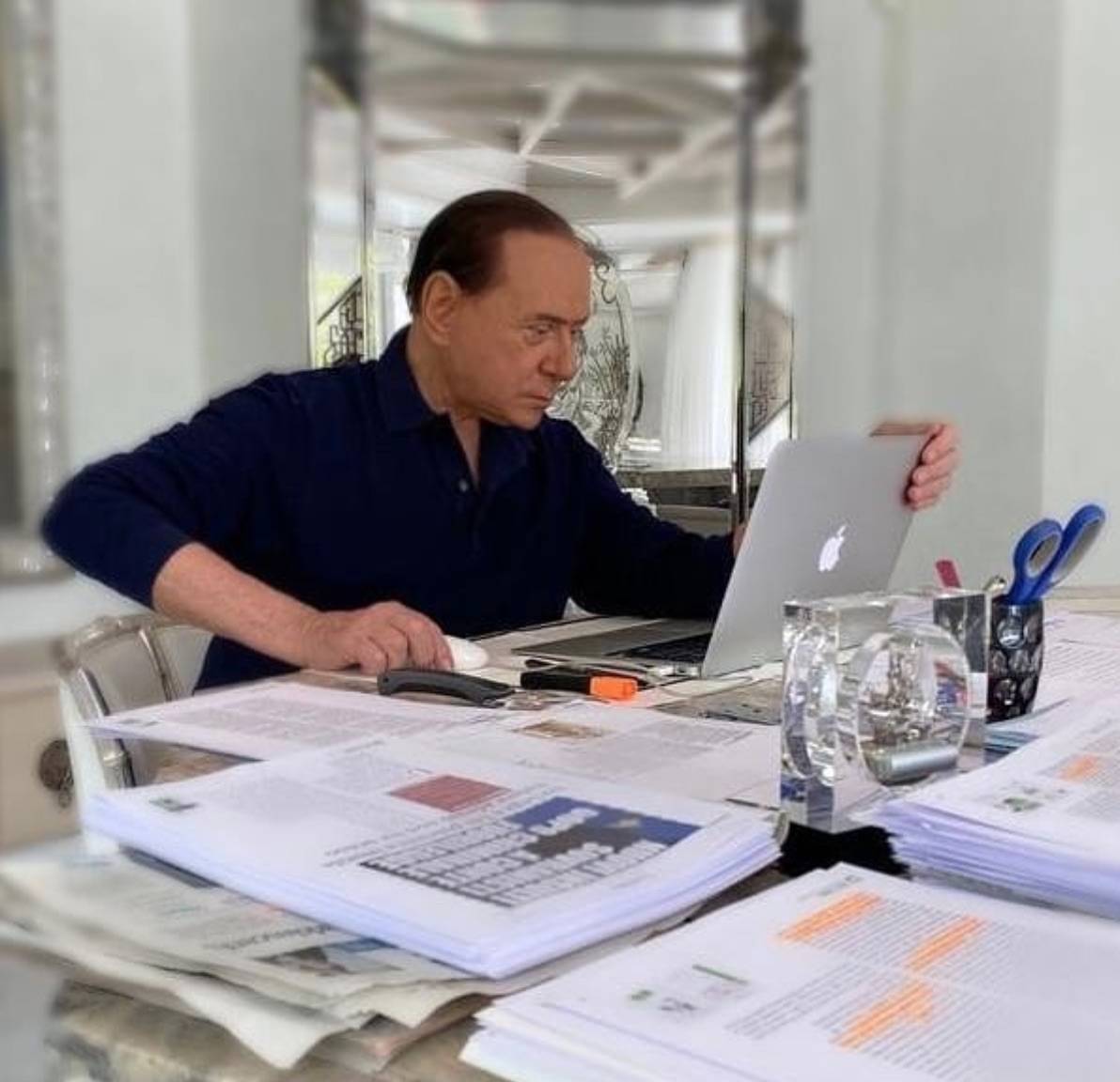 "Berlusconi tranquillo. È una fase delicata ma il decorso è regolare"