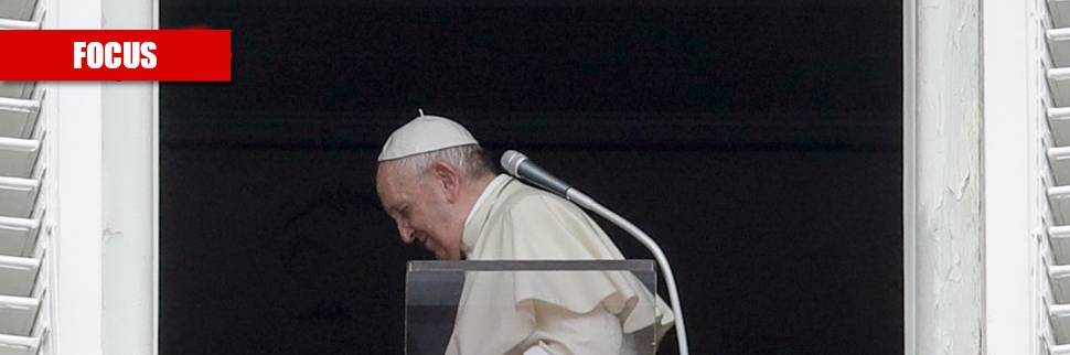 Si è spenta la "forza" del Papa. Che cosa c'è dietro la sua "resa"