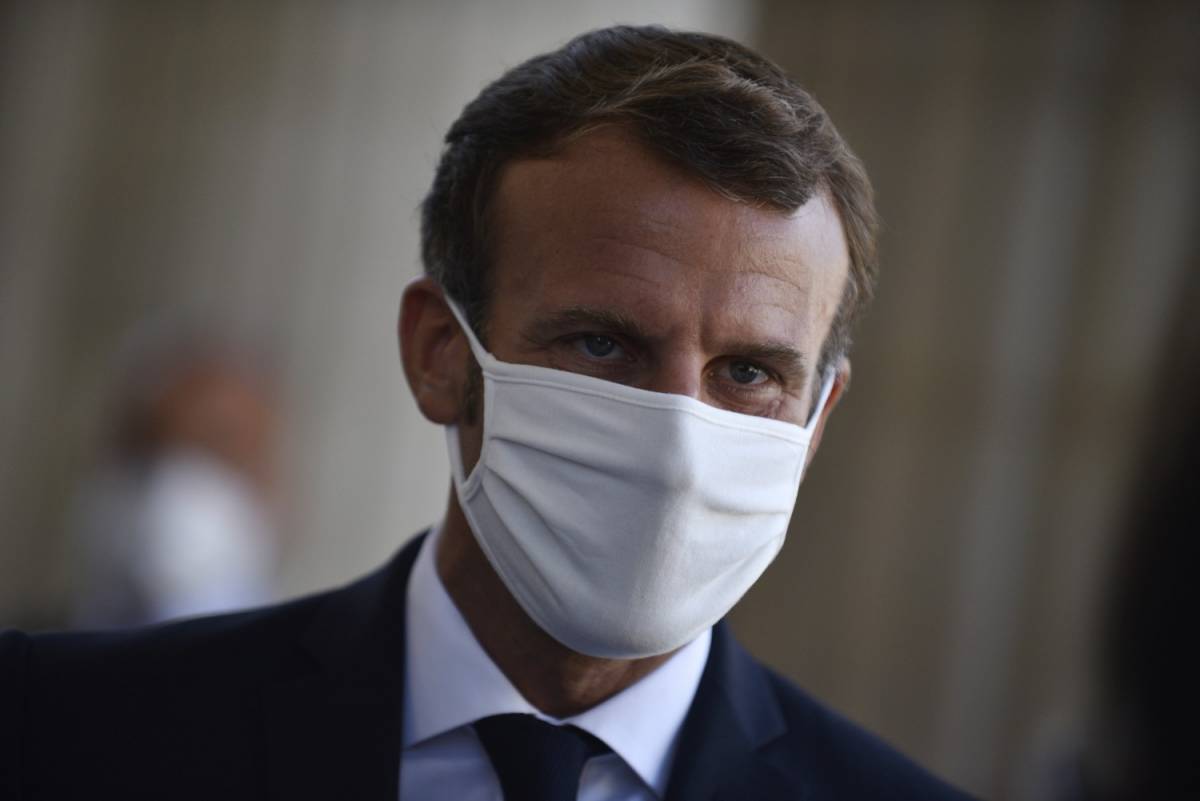 Macron fa il duro ma non troppo "Capisco lo choc, non le violenze"