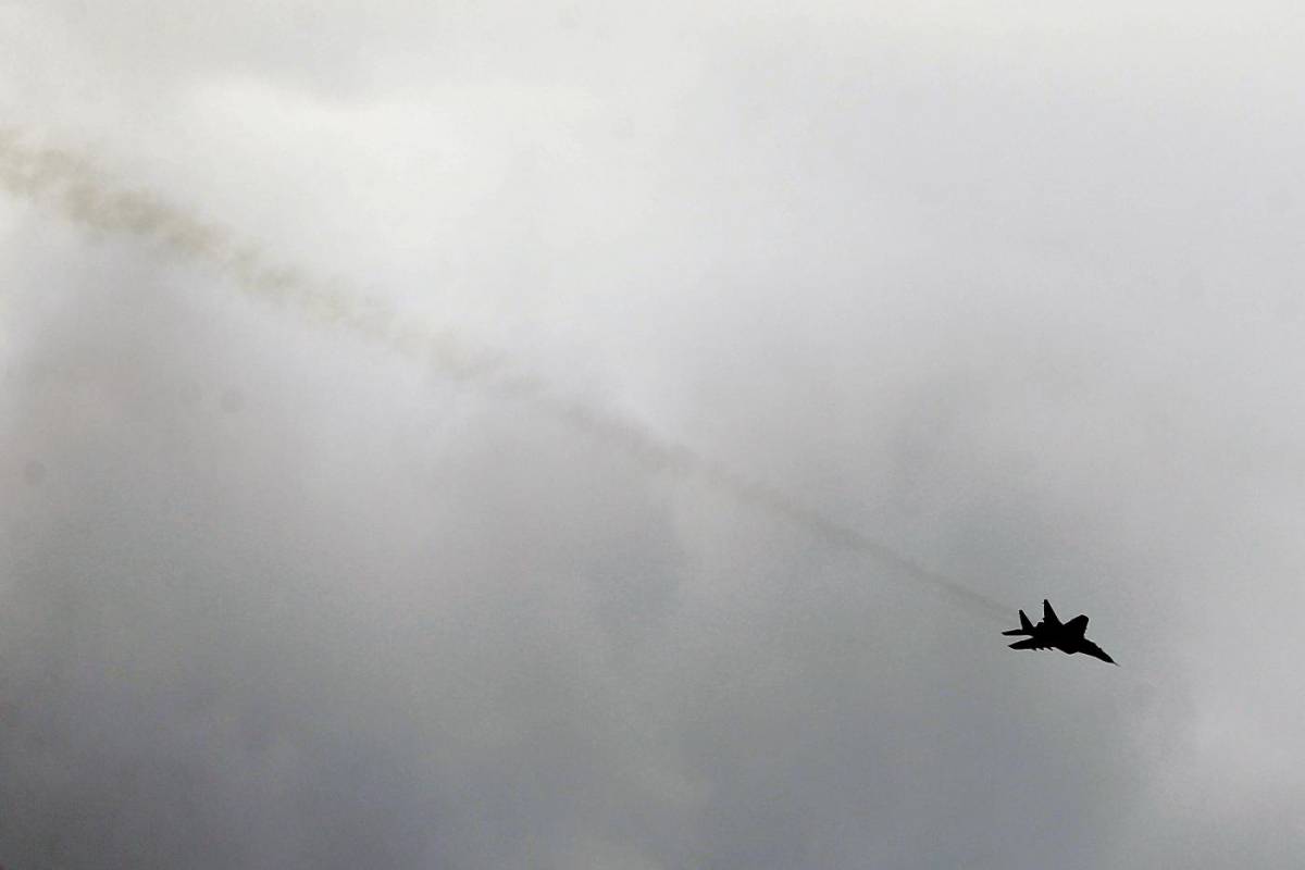 Bombardieri su Kiev, Mig russo contro due caccia Usa