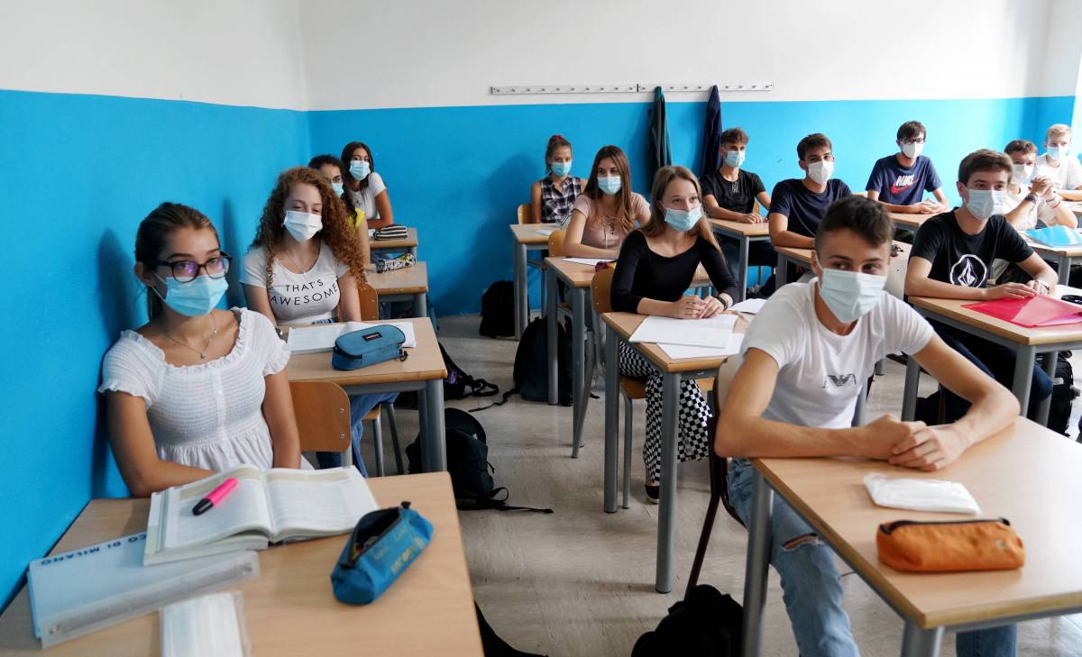 Una classe del liceo Volta di Milano