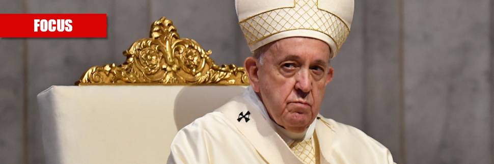 Adesso il Papa si piega all'Ue e scoppia la rivolta dei fedeli