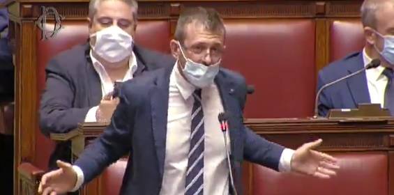 Tensione alla Camera: "Ora la parola 'partigiano' è diventata sconveniente"