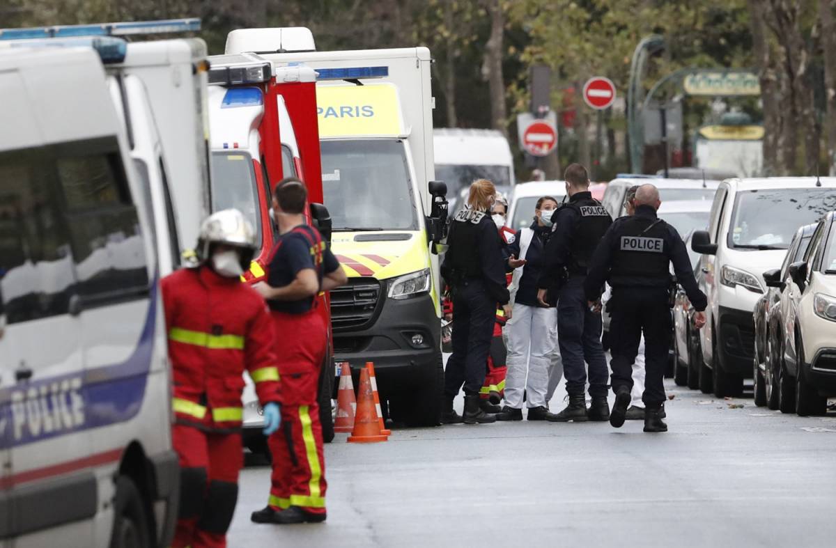 Parigi, quattro persone accoltellate vicino all'ex sede di Charlie Hebdo