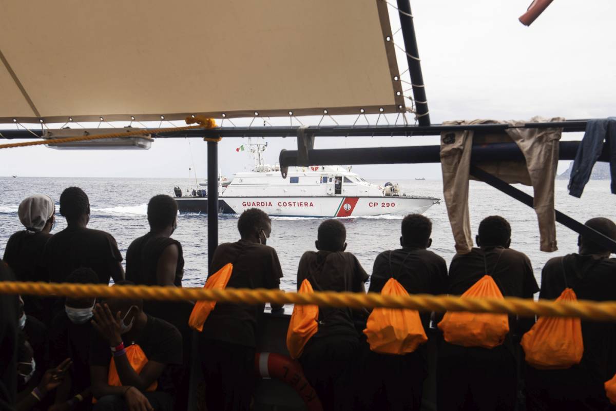 Maxi sbarco a Trapani: la Sea Watch ci scarica 455 migranti