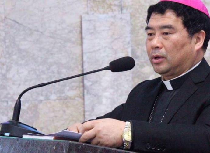 L'addio del vescovo non allineato. Un regalo del Vaticano alla Cina