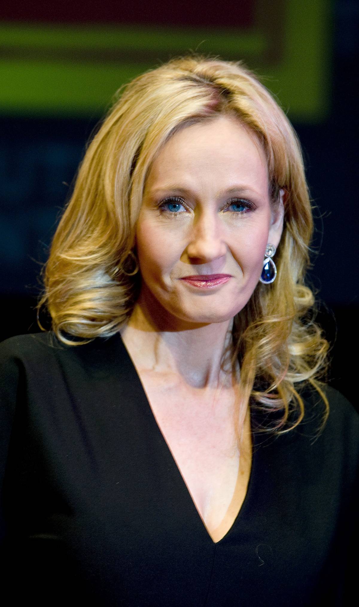 "Quell'assassino trans non è una donna": la lezione della Rowling sulla deriva woke