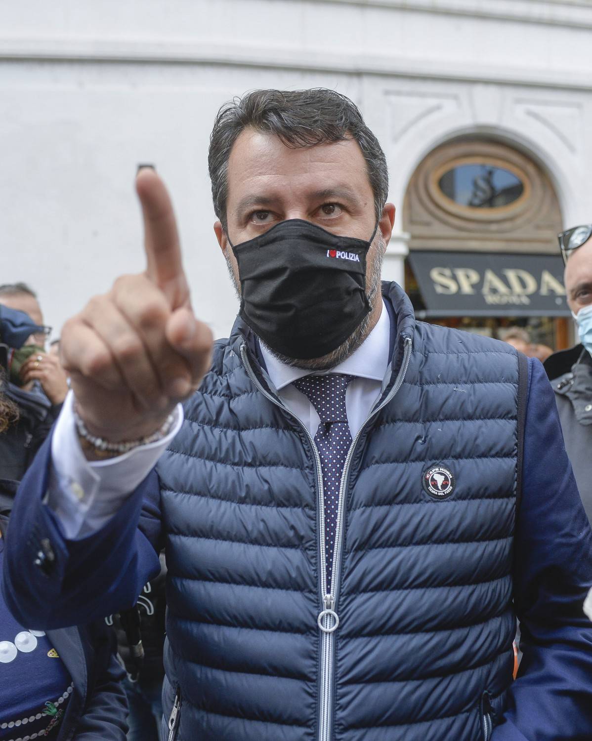 Salvini: "Morra è un poveretto. Azzolina cosa nasconde sui contagi nelle scuole?"