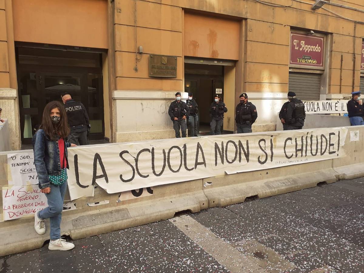 Campania, rivolta contro De Luca: "Chiusura scuole è una sconfitta"