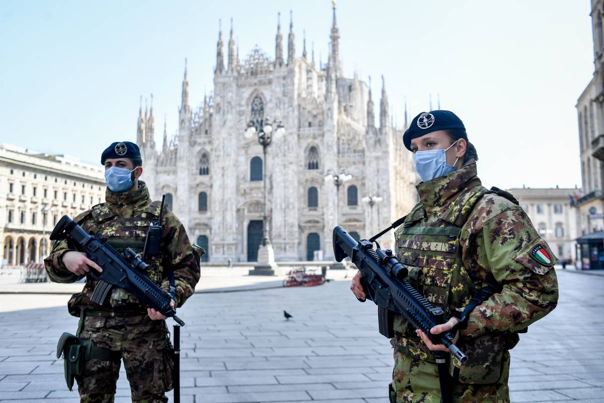 Il piano per fermare i contagi: i militari a presidiare le piazze