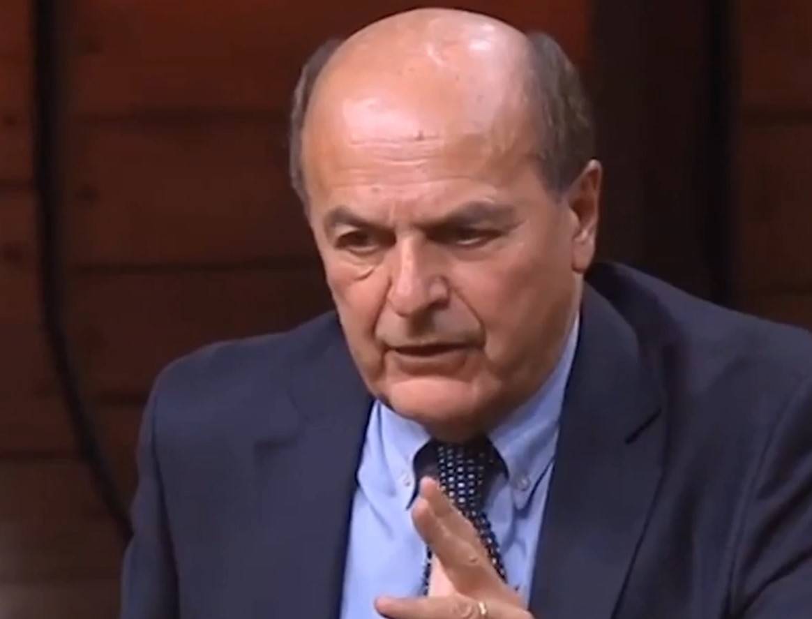 Bersani si scatena in tv: Floris spegne microfono., ma lui continua a parlare