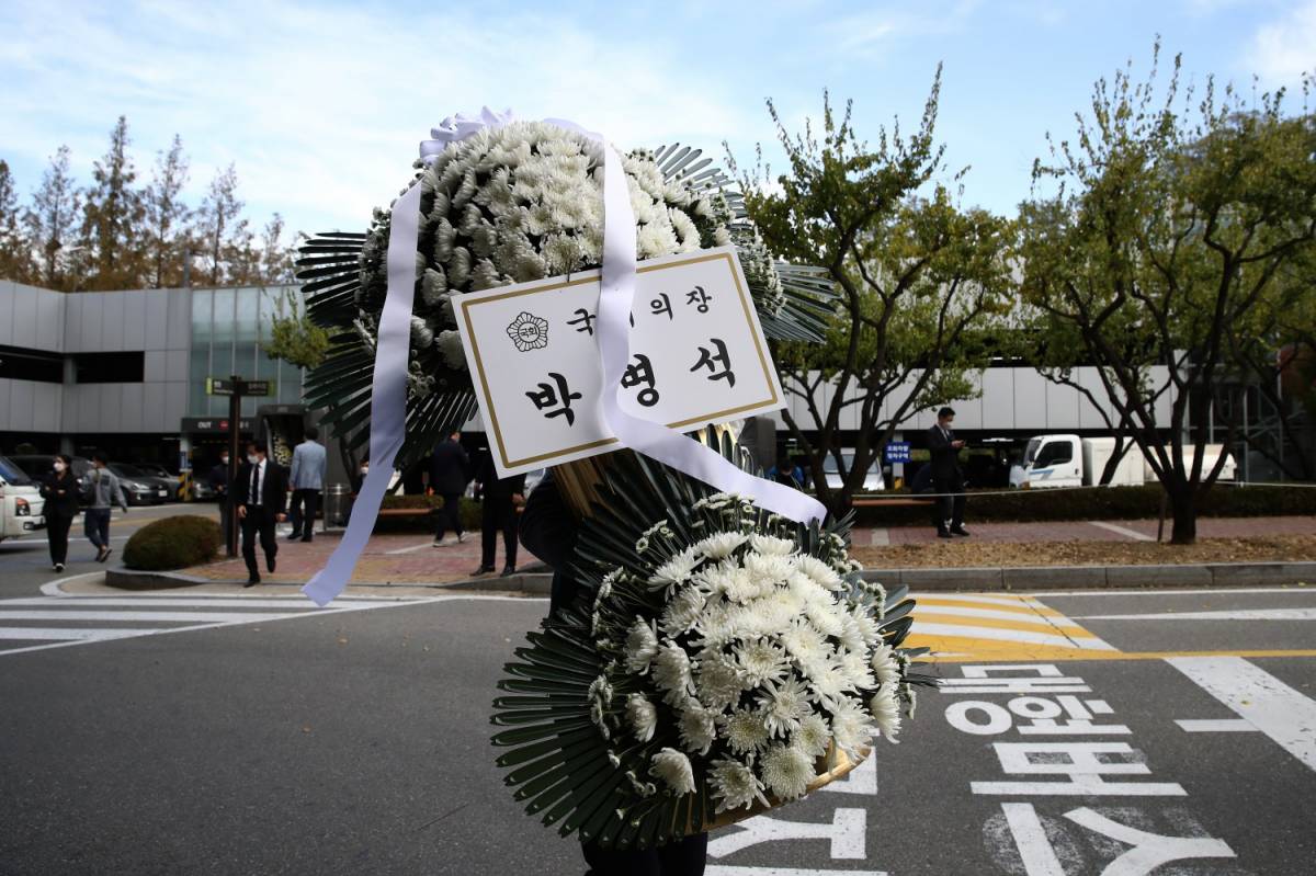 Morto a 78 anni il padre della Samsung. Dalla frutta al colosso dell'elettronica