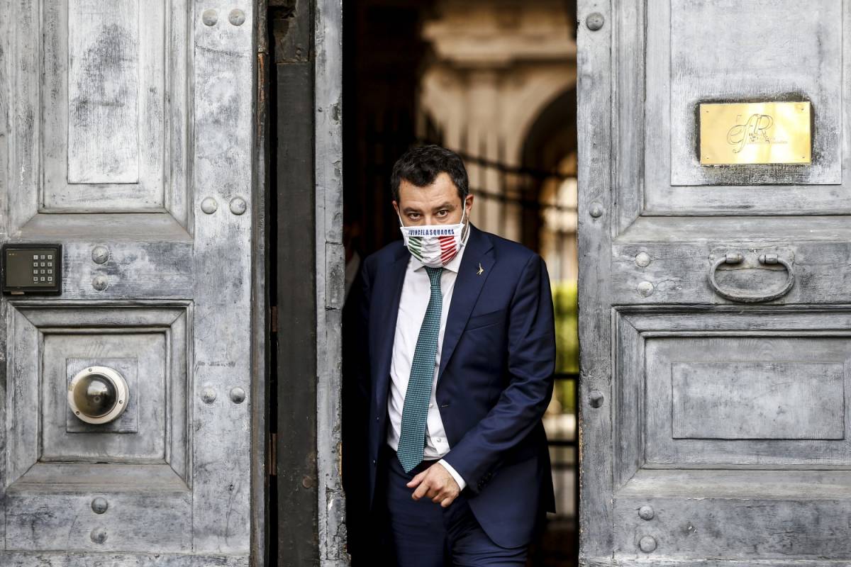 Salvini provoca poi tende la mano: "Niente polemiche lavoriamo uniti"