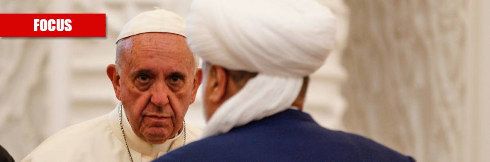 Il Papa va in difesa dell'islam. Ma cala il silenzio sui cristiani