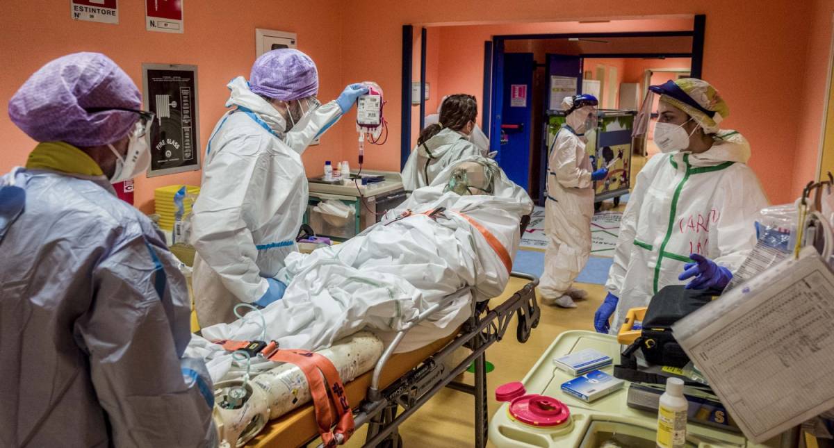 In Italia il virus è più aggressivo: ogni 100 casi ci sono 4 decessi