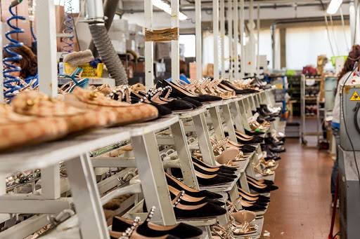 Imprese calzaturiere e sindacati al governo: "Subito interventi, a rischio produzione e lavoro"