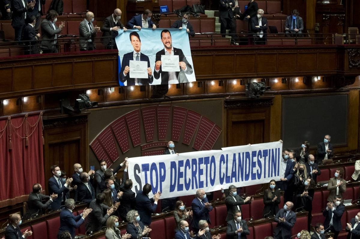 La Camera approva il nuovo dl Sicurezza: stop multe a Ong e più accoglienza