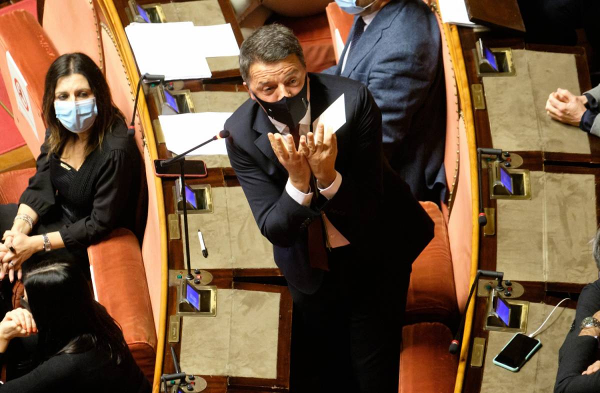 L'azzardo di Renzi: non temo le urne. Ma i suoi lanciano segnali di pace
