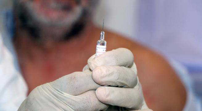 Iniettate cinque dosi di vaccino Cos'è successo dopo le punture