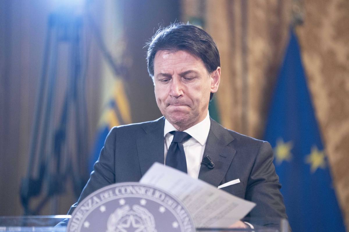 Conte cede e tratta con Renzi: un rimpasto e un governo "ter"?