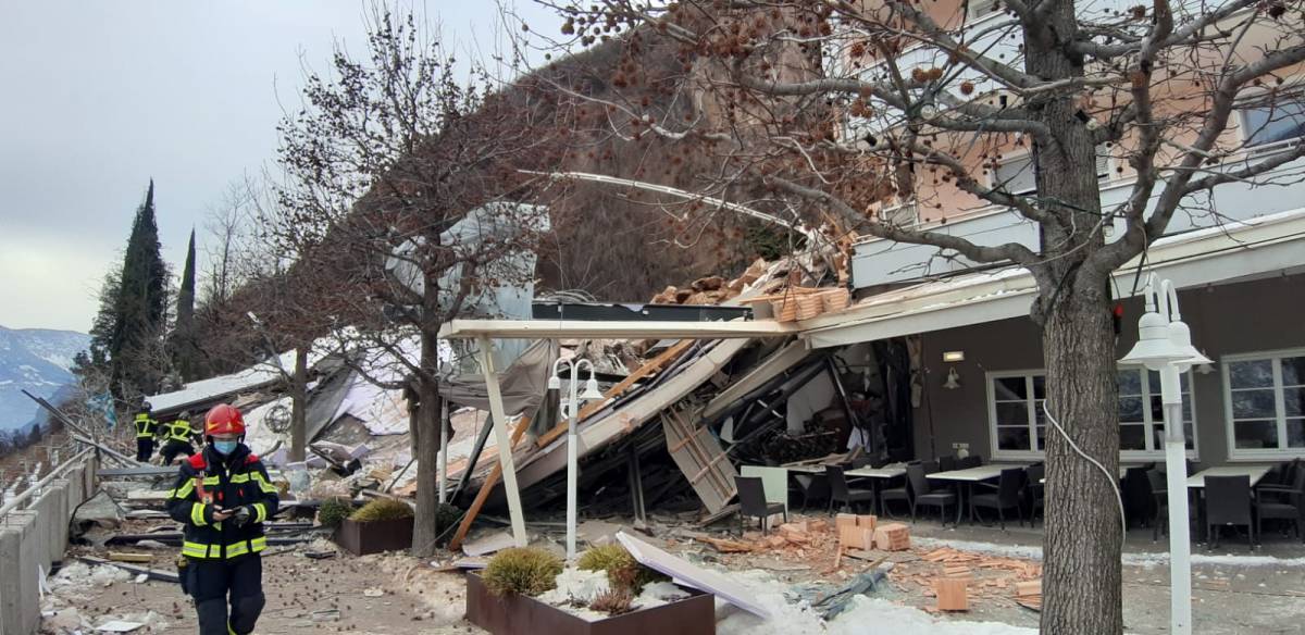 Si stacca una parete rocciosa: crolla albergo a Bolzano