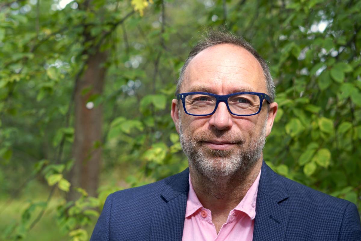 https://img.ilgcdn.com/sites/default/files/styles/xl/public/foto/2021/01/15/1610694116-jimmy-wales-august-2019.jpg?_=1610694116