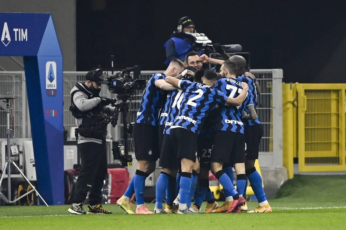 L'Inter domina e batte 2-0 la Juventus. I nerazzurri spengono il "caso" Vidal